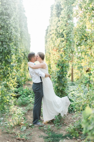 rustic-blue-and-white-wedding