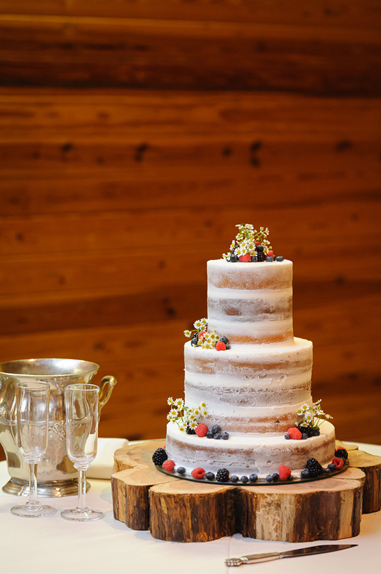 cake by The Flour Garden @weddingchicks