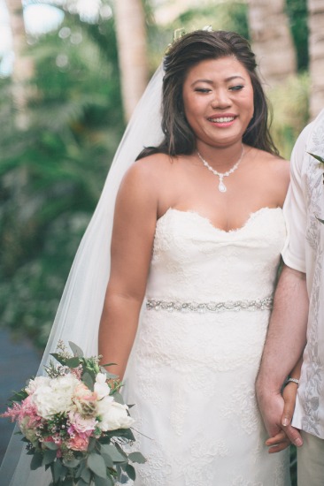 shades-of-white-wedding-in-hawaii