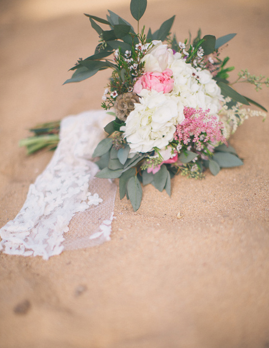 beach bouquet @weddingchicks