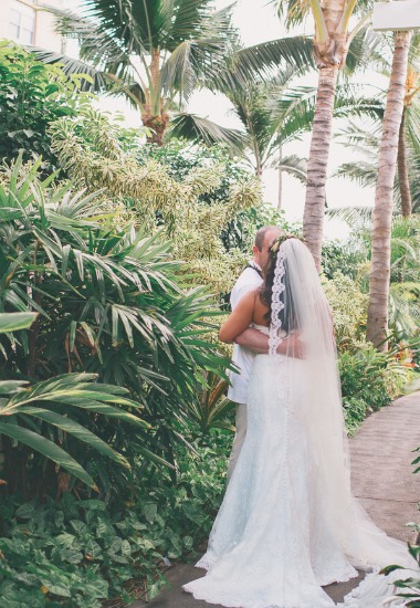 shades-of-white-wedding-in-hawaii