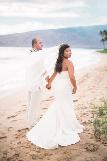 shades-of-white-wedding-in-hawaii
