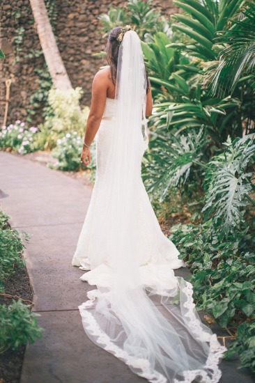 shades-of-white-wedding-in-hawaii