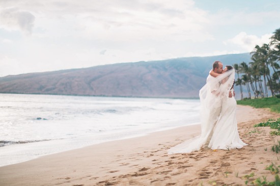 shades-of-white-wedding-in-hawaii