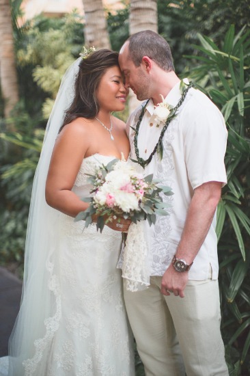 shades-of-white-wedding-in-hawaii