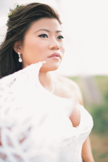 shades-of-white-wedding-in-hawaii