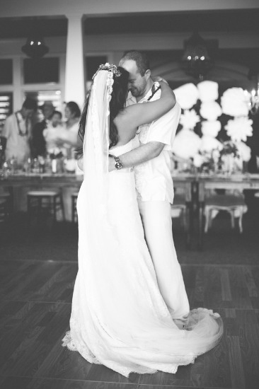shades-of-white-wedding-in-hawaii