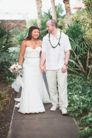 shades-of-white-wedding-in-hawaii