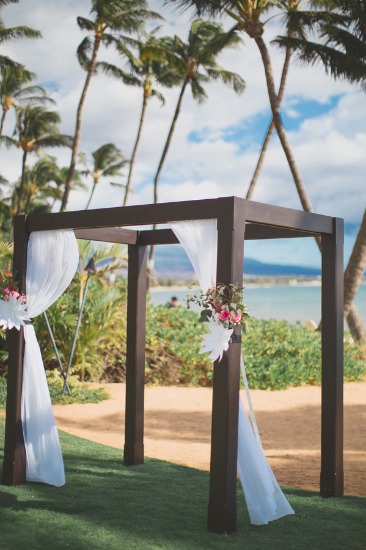 shades-of-white-wedding-in-hawaii
