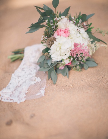 shades-of-white-wedding-in-hawaii