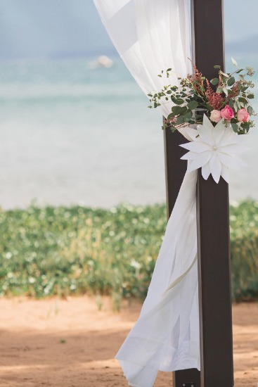 shades-of-white-wedding-in-hawaii