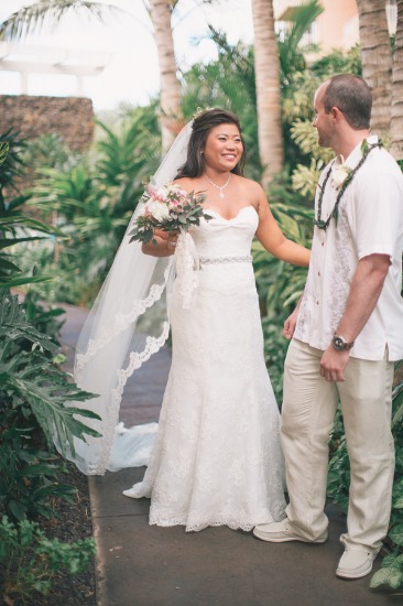 shades-of-white-wedding-in-hawaii