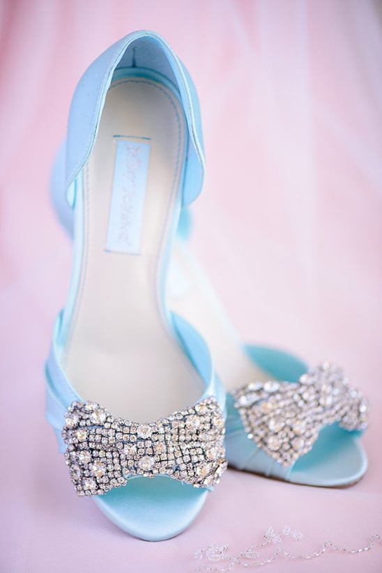 blue and spakle wedding shoes @weddingchicks