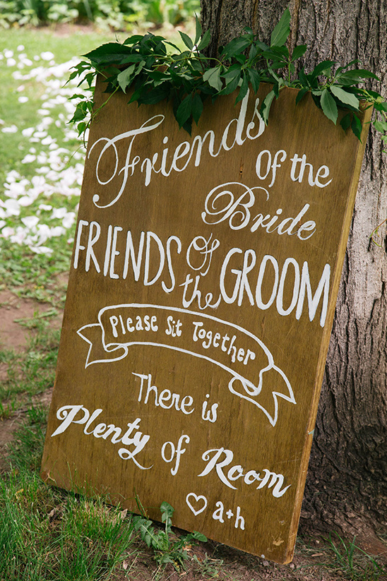 wooden welcome sign @weddingchicks
