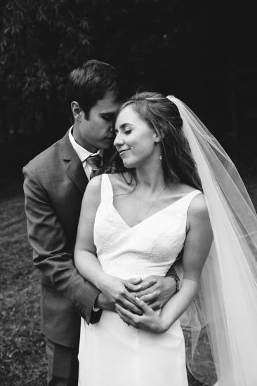 sweet-intimate-outdoor-wedding