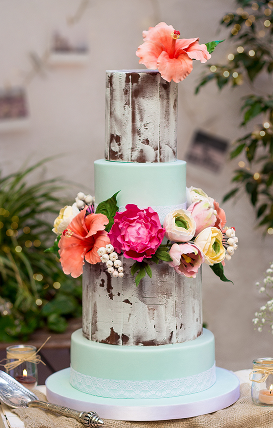 Hibiscus wedding cake @weddingchicks