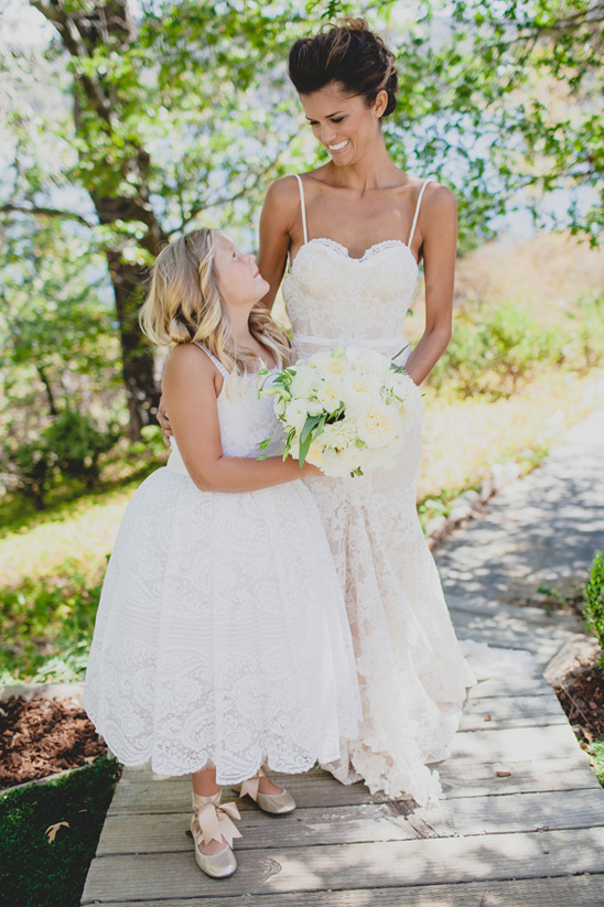 bride and flower girl @weddingchicks