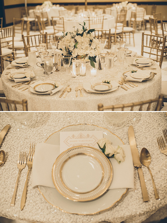 gold and white table decor @weddingchicks