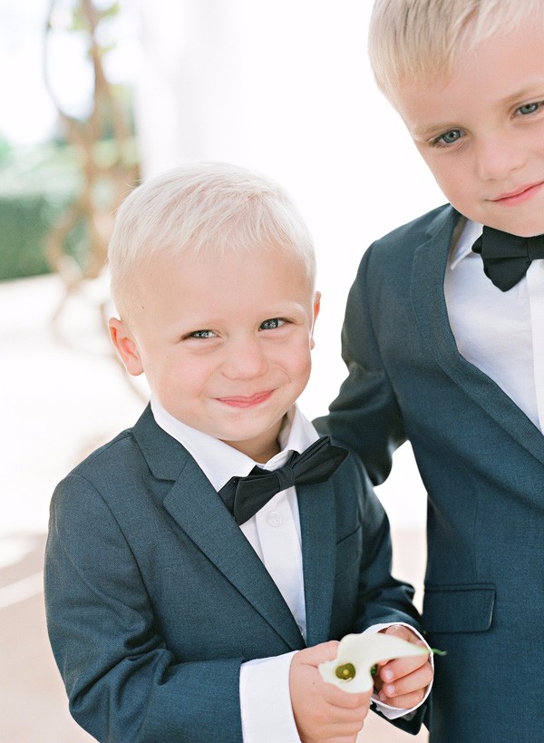 white-gold-and-navy-glam-wedding