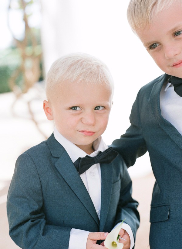 white-gold-and-navy-glam-wedding