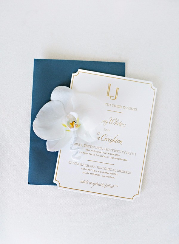white-gold-and-navy-glam-wedding