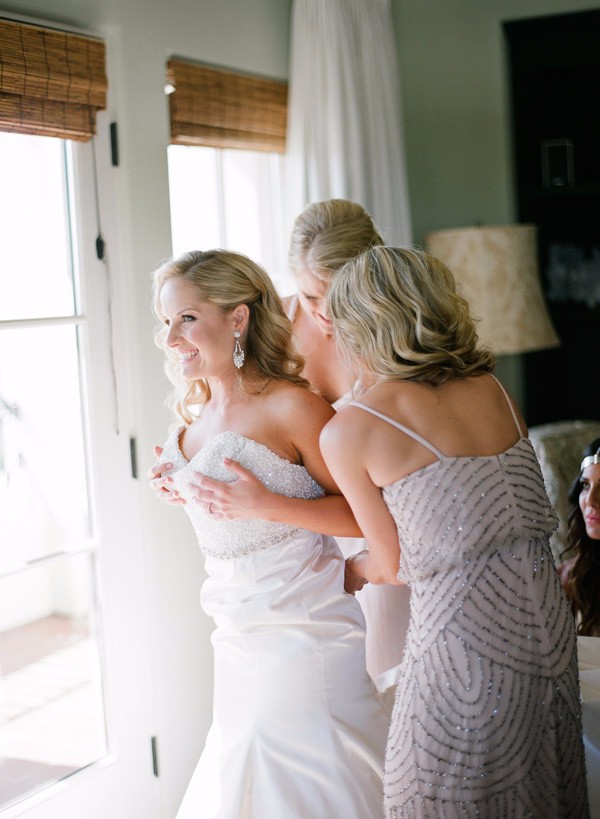 white-gold-and-navy-glam-wedding