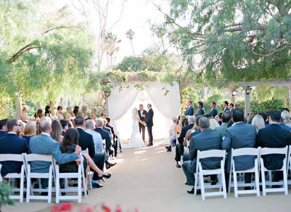 white-gold-and-navy-glam-wedding