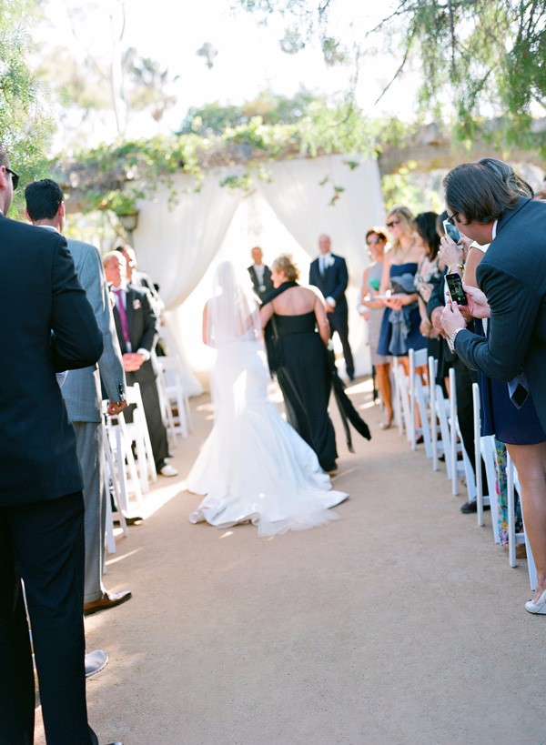 white-gold-and-navy-glam-wedding