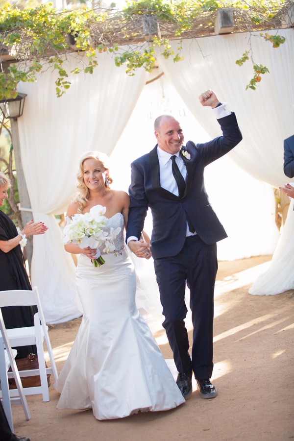 white-gold-and-navy-glam-wedding