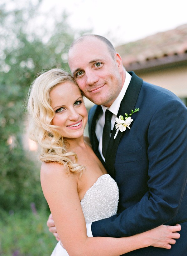 white-gold-and-navy-glam-wedding