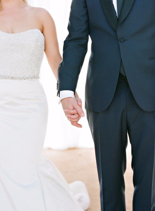 white-gold-and-navy-glam-wedding