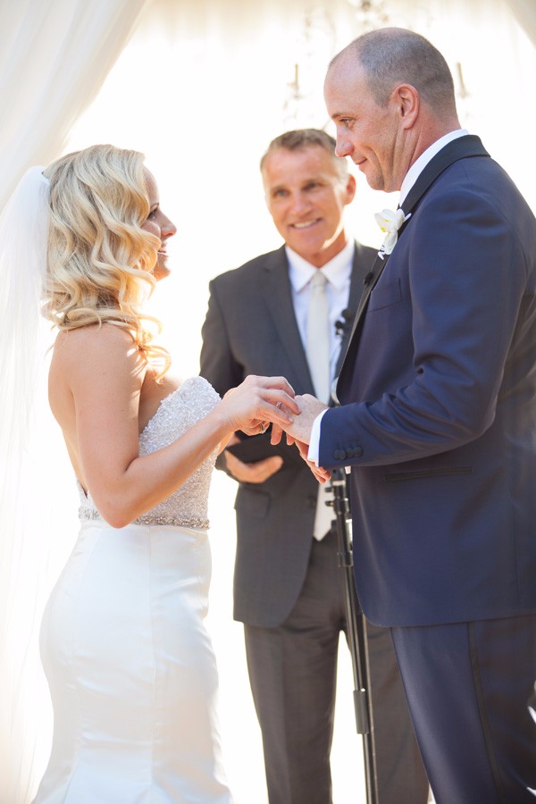 white-gold-and-navy-glam-wedding