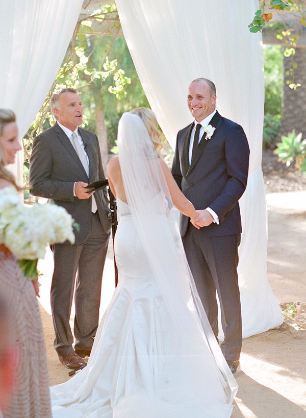 white-gold-and-navy-glam-wedding