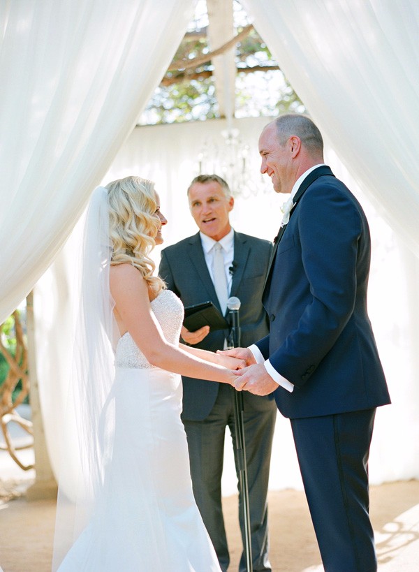 white-gold-and-navy-glam-wedding