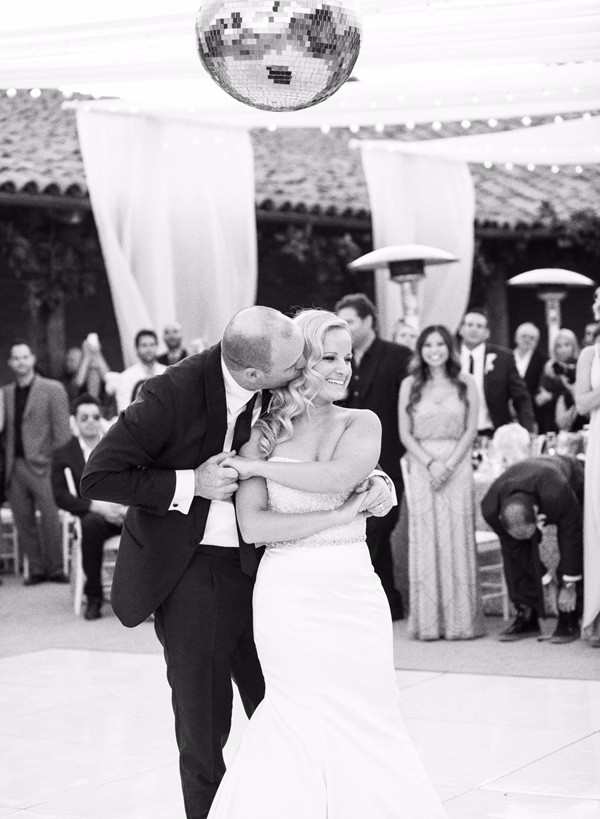 white-gold-and-navy-glam-wedding