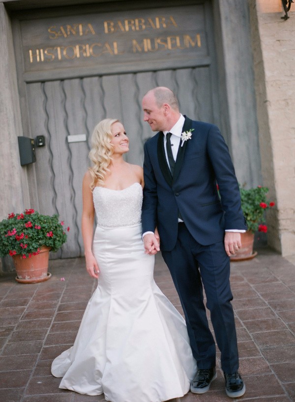 white-gold-and-navy-glam-wedding