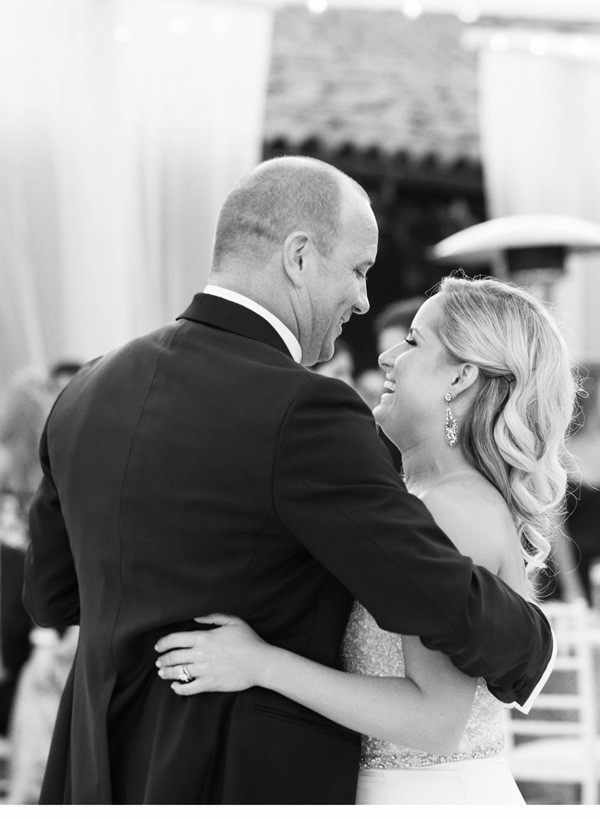 white-gold-and-navy-glam-wedding