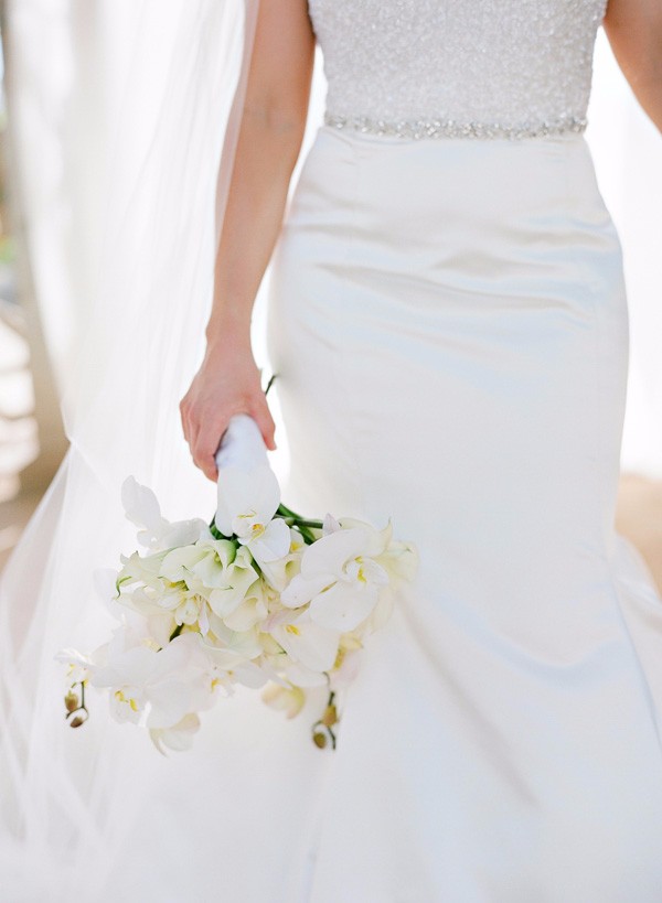 white-gold-and-navy-glam-wedding