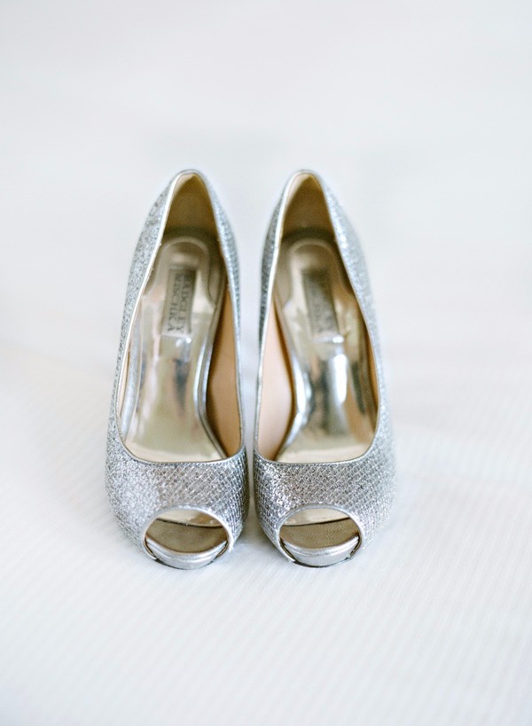 white-gold-and-navy-glam-wedding