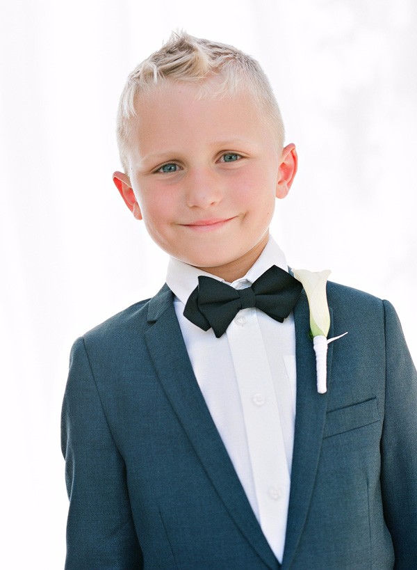 white-gold-and-navy-glam-wedding