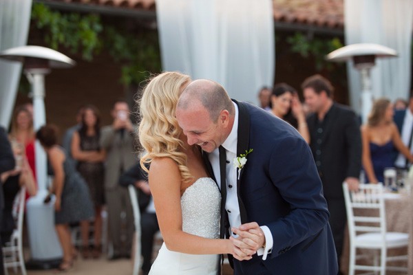 white-gold-and-navy-glam-wedding