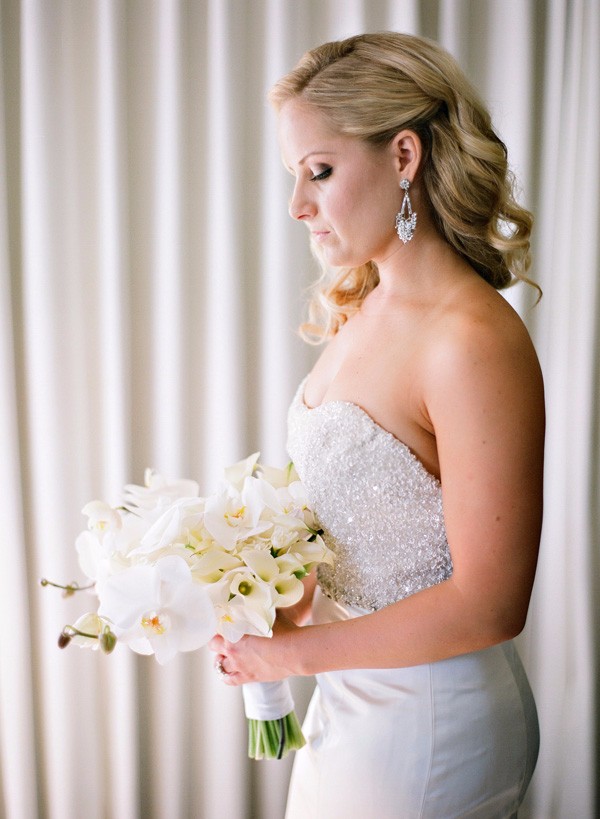 white-gold-and-navy-glam-wedding