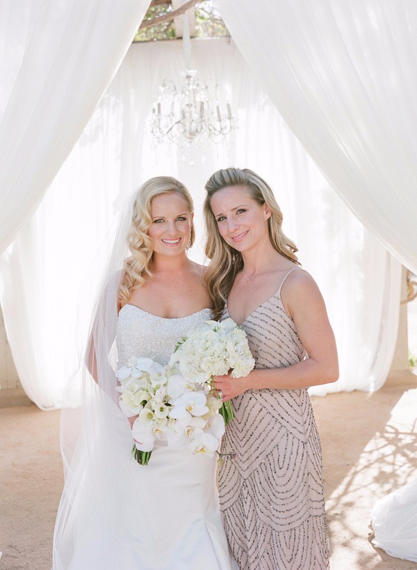 white-gold-and-navy-glam-wedding