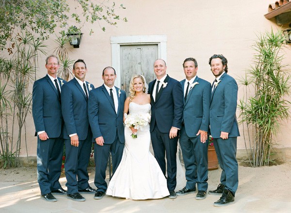 white-gold-and-navy-glam-wedding