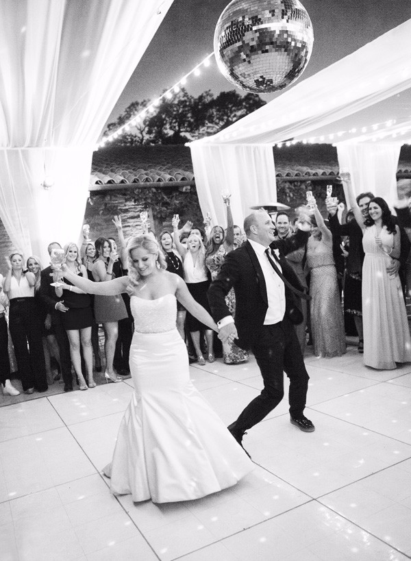 white-gold-and-navy-glam-wedding