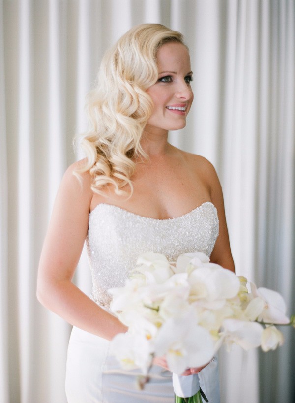 white-gold-and-navy-glam-wedding