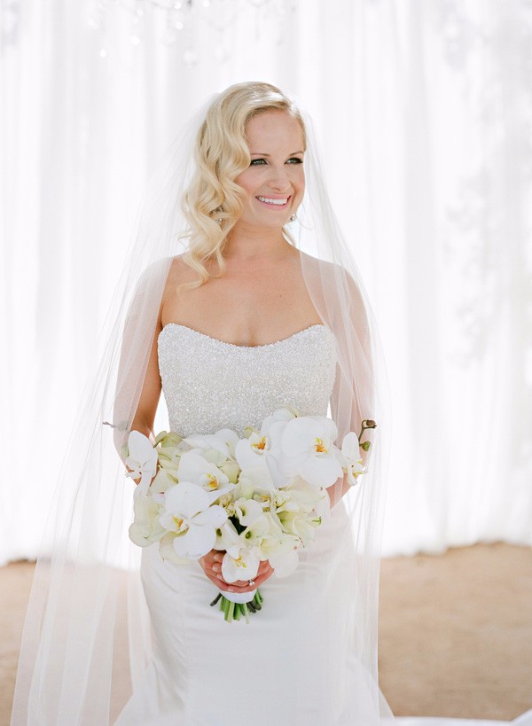 white-gold-and-navy-glam-wedding