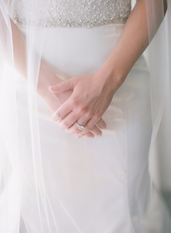 white-gold-and-navy-glam-wedding