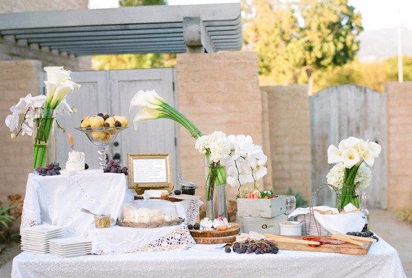 white-gold-and-navy-glam-wedding