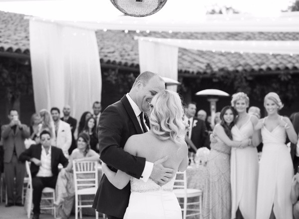 white-gold-and-navy-glam-wedding